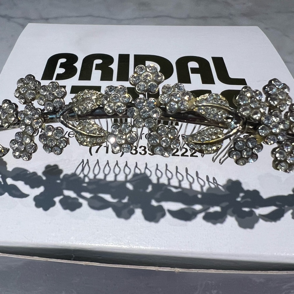 Bridal tiara headpiece